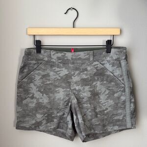 SPANX Stonewashed Camouflage Pull On Shorts Modern Fit